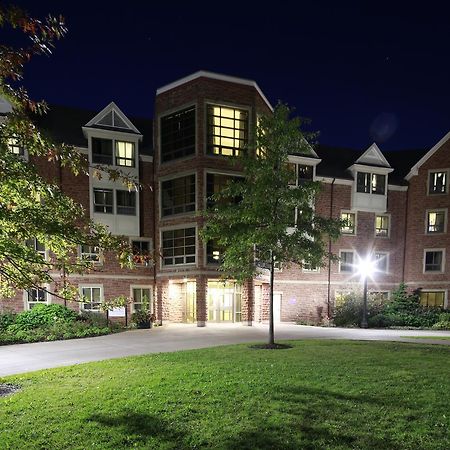 Mount Allison Summer Accommodations Саквил Екстериор снимка