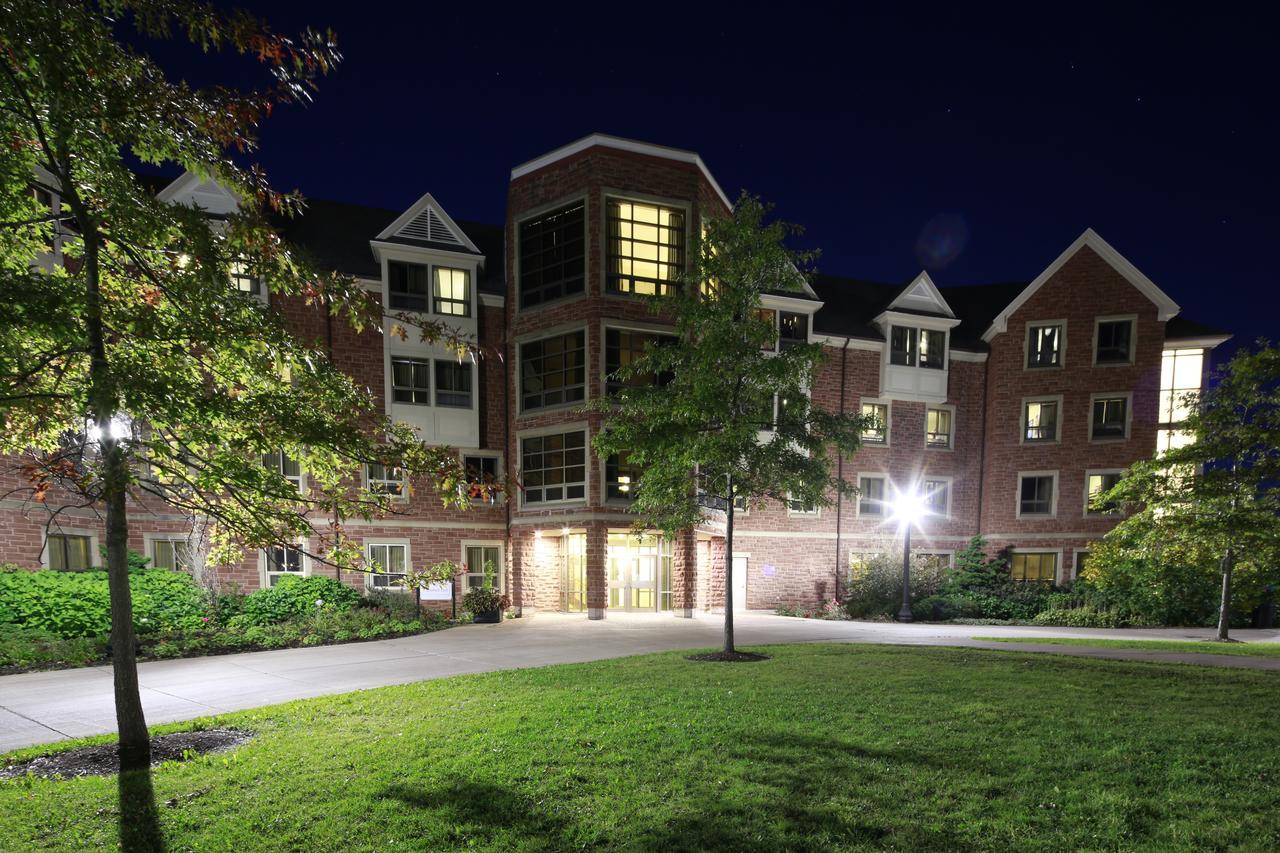 Mount Allison Summer Accommodations Саквил Екстериор снимка