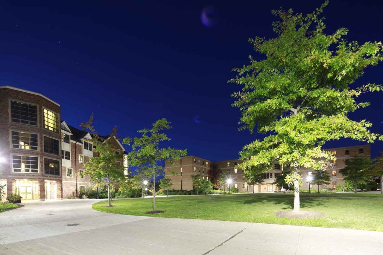 Mount Allison Summer Accommodations Саквил Екстериор снимка