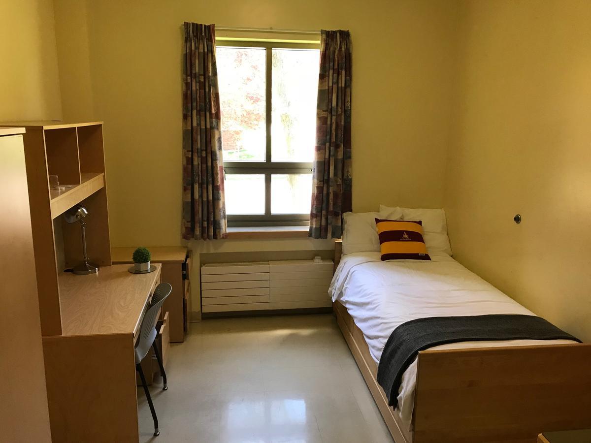 Mount Allison Summer Accommodations Саквил Екстериор снимка
